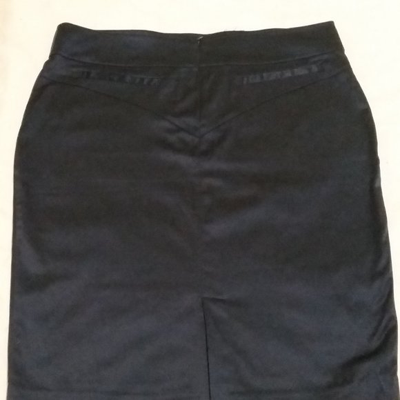 5/$25 Large NWOT deep blue skirt with details - Picture 2 of 5